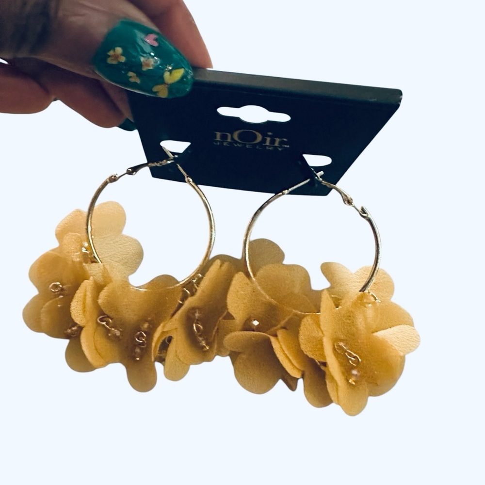 nOir Jewelry Gold Hoop Floral Earrings Mustard Flower Statement - Picture 4 of 8